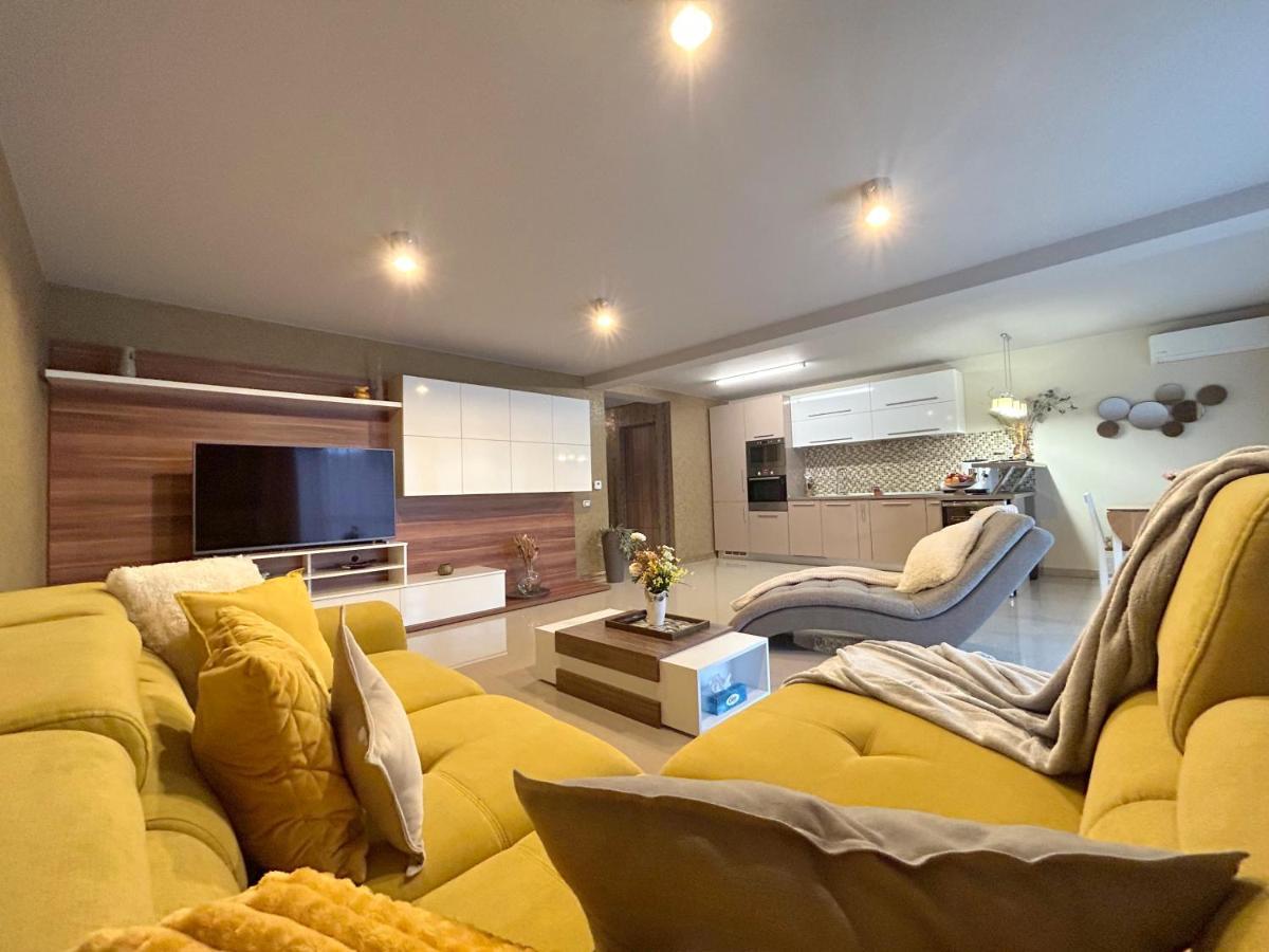 Thea Apartment 티미쇼아라 외부 사진